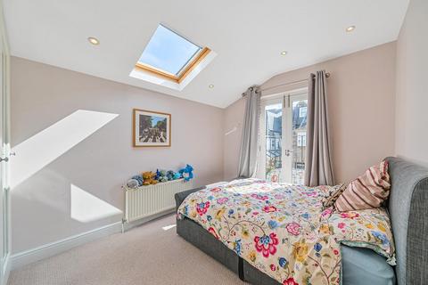 2 bedroom flat for sale, Brathway Road, Southfields
