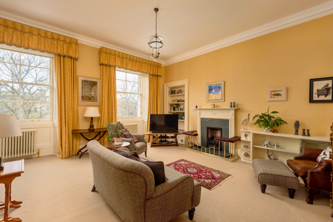 2f, 12 Clarendon Crescent, Edinburgh, EH4 1PU