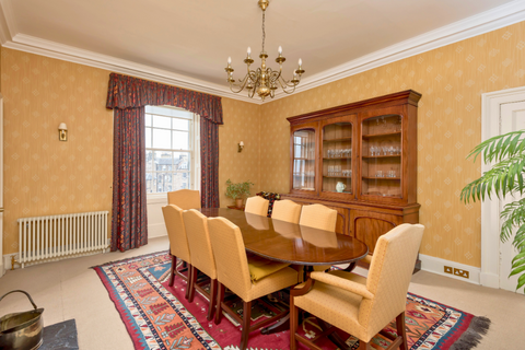 2f, 12 Clarendon Crescent, Edinburgh, EH4 1PU
