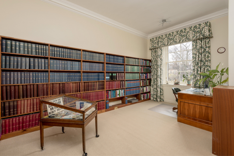 2f, 12 Clarendon Crescent, Edinburgh, EH4 1PU