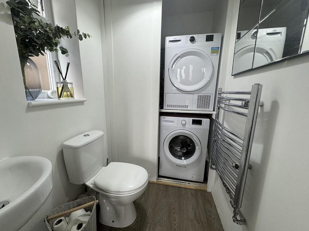 Cloak/utility room