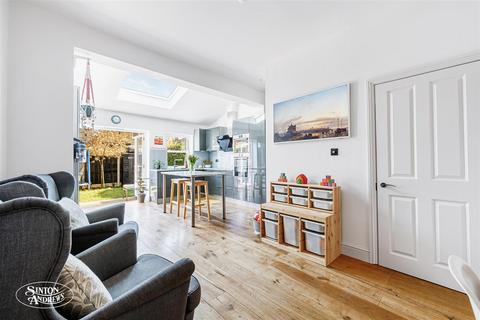 13 Chamberlain Road, London, W13 9EW