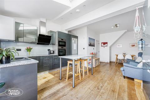 13 Chamberlain Road, London, W13 9EW