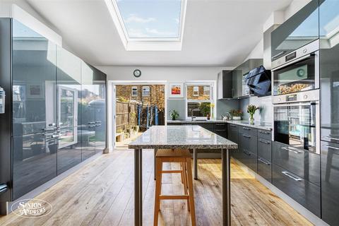 13 Chamberlain Road, London, W13 9EW