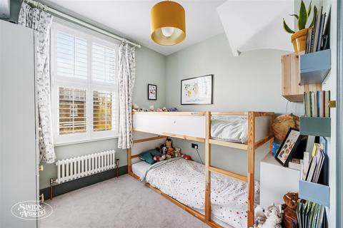 13 Chamberlain Road, London, W13 9EW
