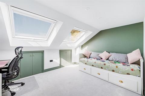 13 Chamberlain Road, London, W13 9EW