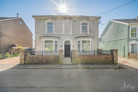 4 bedroom detached house for sale, Woodlands, Gowerton, Swansea