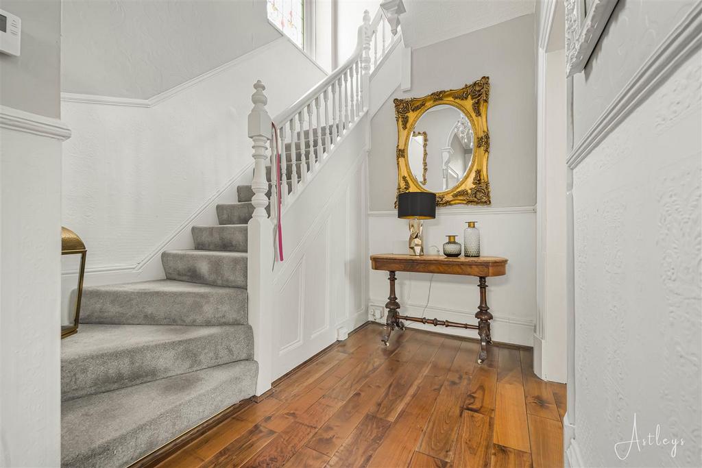 Hallway 1.jpg