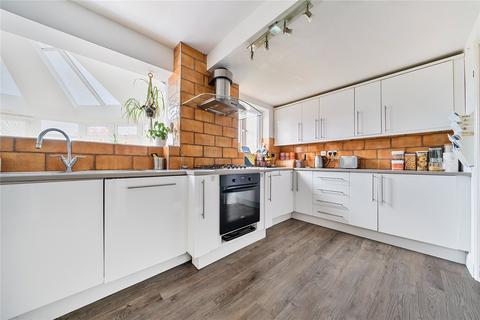 4 bedroom detached house for sale, Hillary Road, Farnham, Surrey, GU9