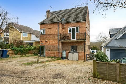 Wrecclesham Hill, Wrecclesham, Farnham, Surrey, GU10