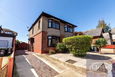 4 bedroom detached house for sale, Superb Home, Norton Road,