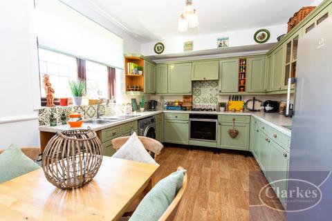 4 bedroom detached house for sale, Superb Home, Norton Road,