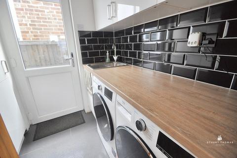 28 Broomfield, Benfleet, SS7 2SW
