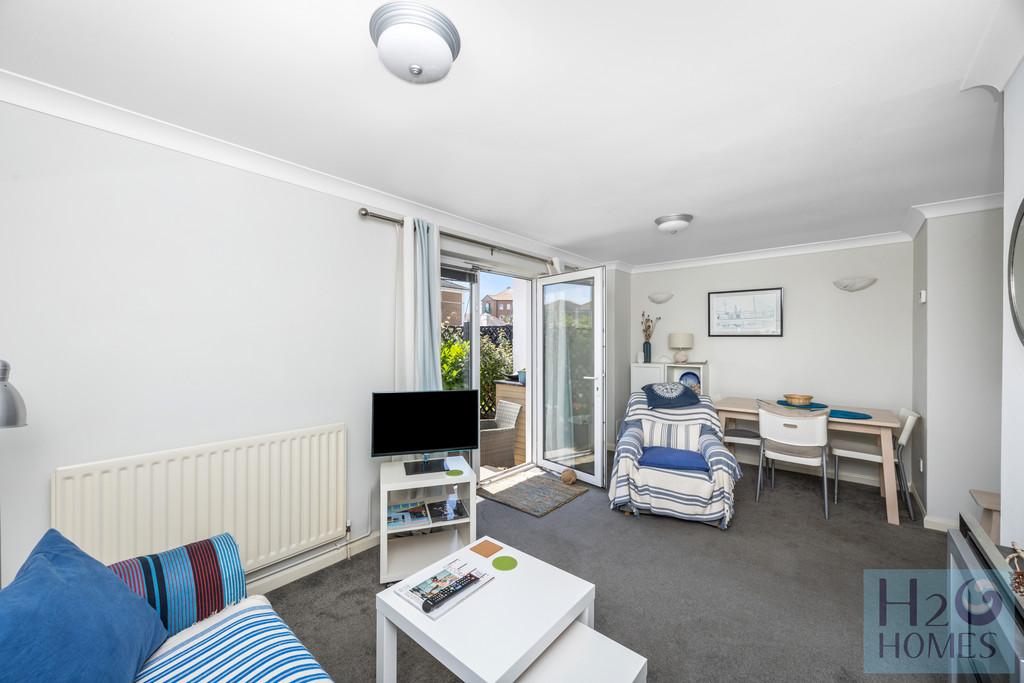 Victory Mews, 54-010