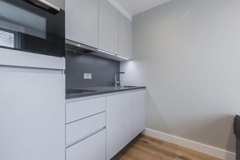 Studio to rent, at Central, Flat 17, 117, Warwick Road SW5