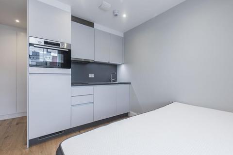 Studio to rent, at Central, Flat 17, 117, Warwick Road SW5