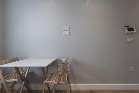 Studio to rent, at Central, Flat 17, 117, Warwick Road SW5