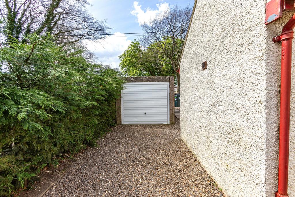 Driveway/Garage