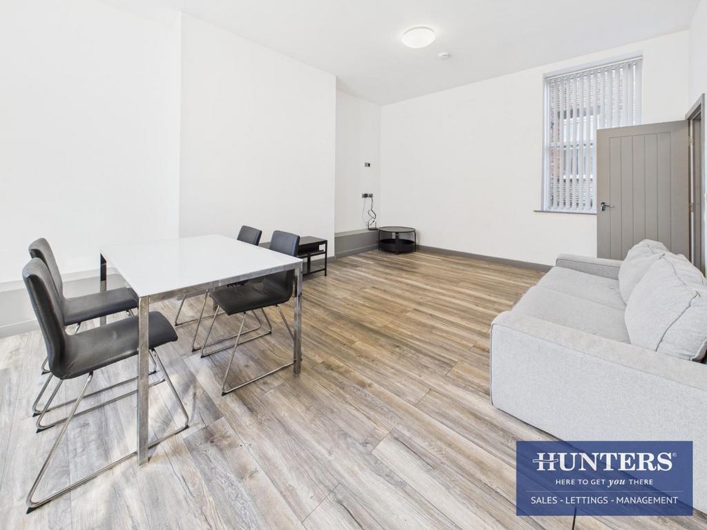 Sitting Room/ Dining