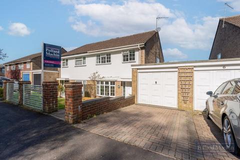 5 Turnstone Close, South Croydon, CR2 8SP