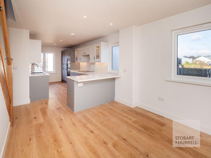 Lounge to Kitchen