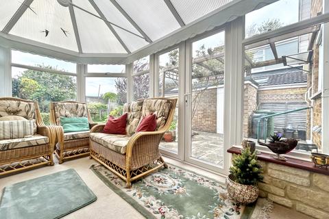 8 Sams Lane, Blunsdon, Swindon, SN26 7AY