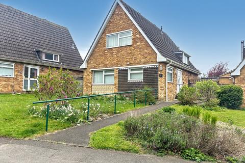 8 Sams Lane, Blunsdon, Swindon, SN26 7AY