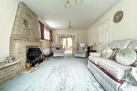 8 Sams Lane, Blunsdon, Swindon, SN26 7AY
