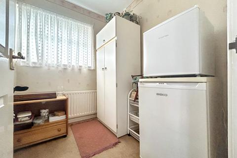 8 Sams Lane, Blunsdon, Swindon, SN26 7AY
