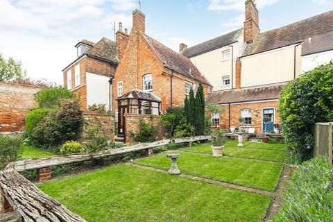 1 bedroom townhouse for sale, Grade II Listed Townhouse with Private Gated Parking Space