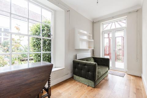 1 bedroom townhouse for sale, Grade II Listed Townhouse with Private Gated Parking Space