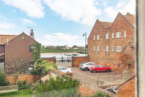1 bedroom townhouse for sale, Grade II Listed Townhouse with Private Gated Parking Space