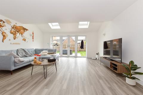 4 bedroom detached house for sale, Seymour Drive, Marden, Marden, Kent