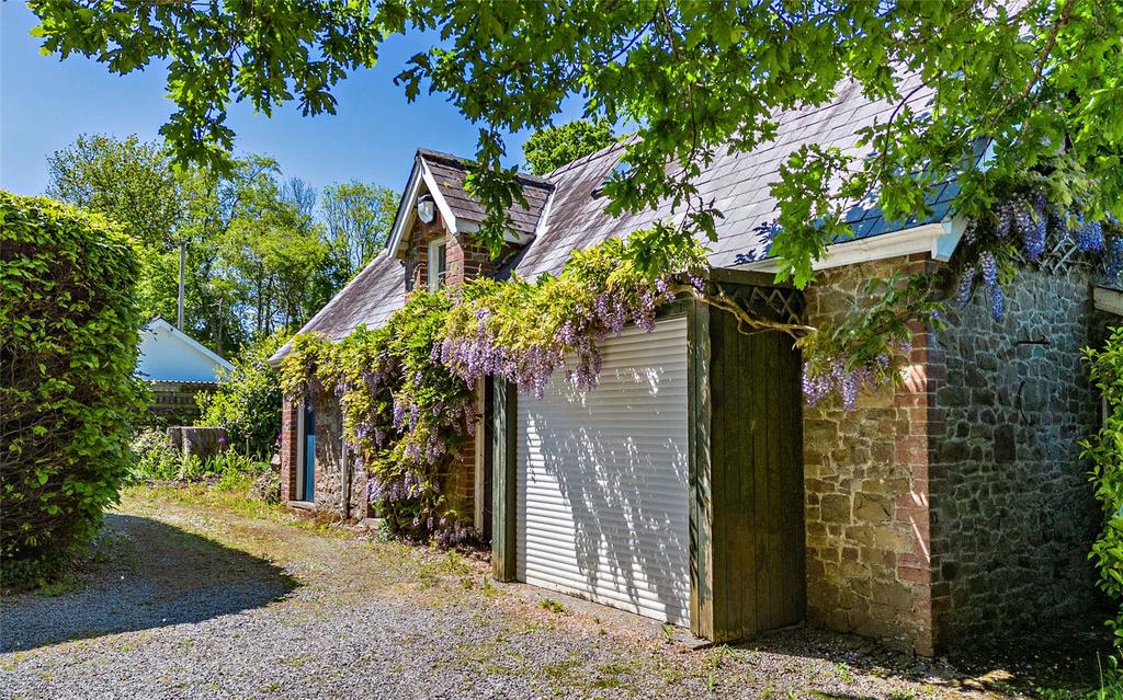 Coach House &amp; Stable