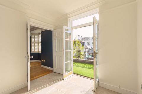 2 bedroom flat for sale, The Pantiles, Tunbridge Wells, TN2