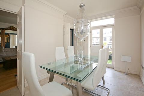 2 bedroom flat for sale, The Pantiles, Tunbridge Wells, TN2