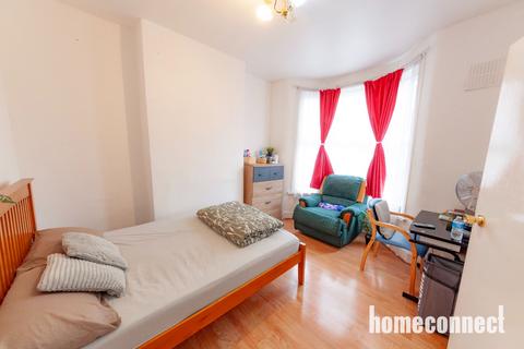 3 bedroom terraced house for sale, Wyndham Road, London