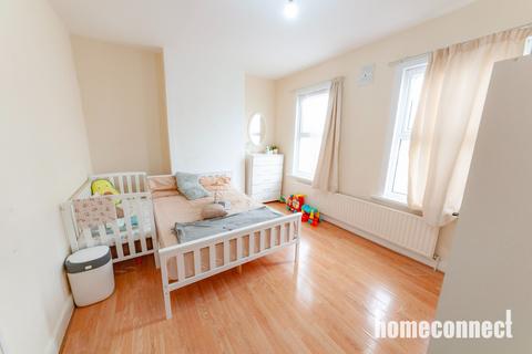 3 bedroom terraced house for sale, Wyndham Road, London