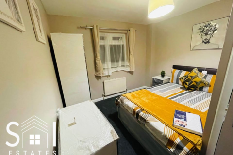 1 bedroom in a house share to rent, Dudley Road, Southall, UB2
