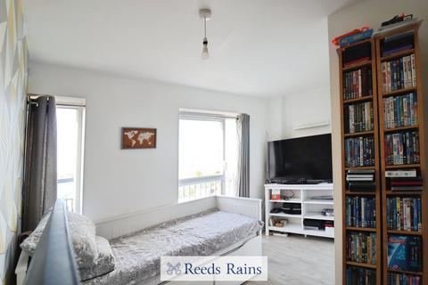 2 bedroom apartment for sale, Maxwell Road, Romford RM7
