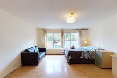 Studio to rent, Chatsworth Road