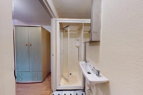 Studio to rent, Chatsworth Road