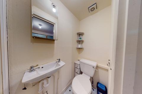 Studio to rent, Chatsworth Road