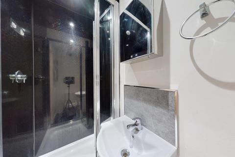 Studio to rent, Chatsworth Road