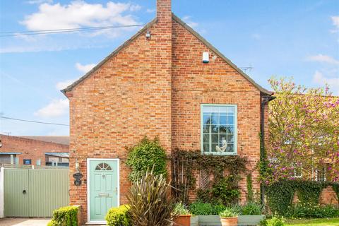 3 bedroom detached house for sale, The Cottages, Long Bennington