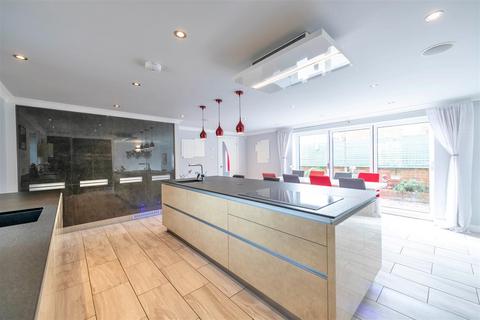 3 bedroom detached house for sale, The Cottages, Long Bennington