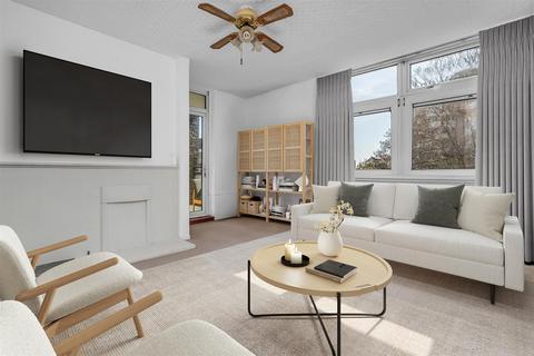 3 bedroom flat for sale, Windlesham Grove, London