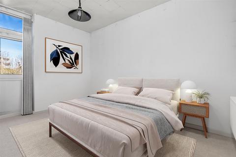 3 bedroom flat for sale, Windlesham Grove, London