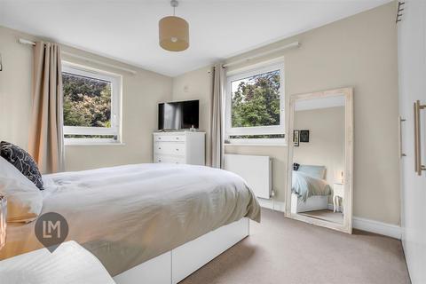 2 bedroom flat for sale, Victoria Drive, London