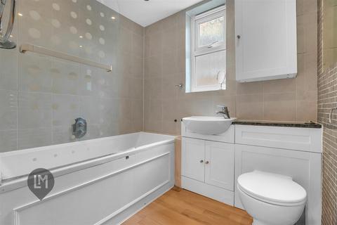 2 bedroom flat for sale, Victoria Drive, London